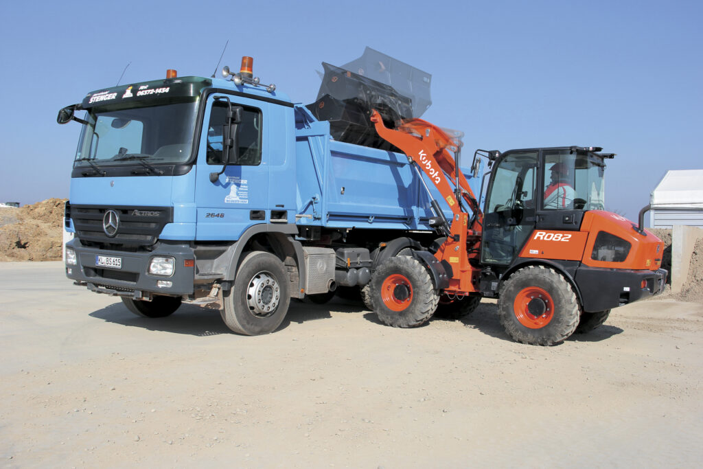 kubota_r082_2017_02_09_7p_a2_5936ba293d340 Podzespoły do maszyn budowlanych Kubota - idealne dopasowanie dla Twoich potrzeb