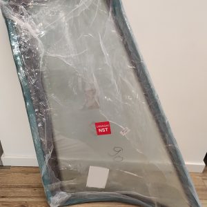 E48350 Szyba tylna, boczna, prawa, narożnikowa Case 580K