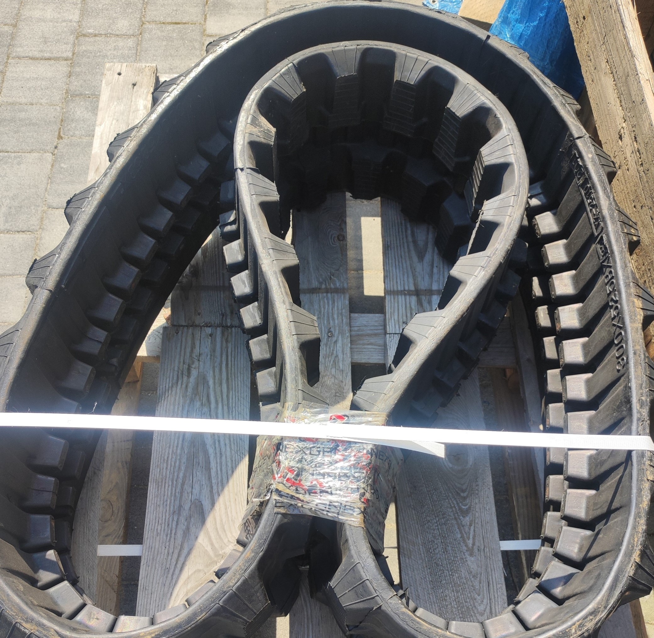 Gąsienica 300x52,5x82W CAT 302.7DCR